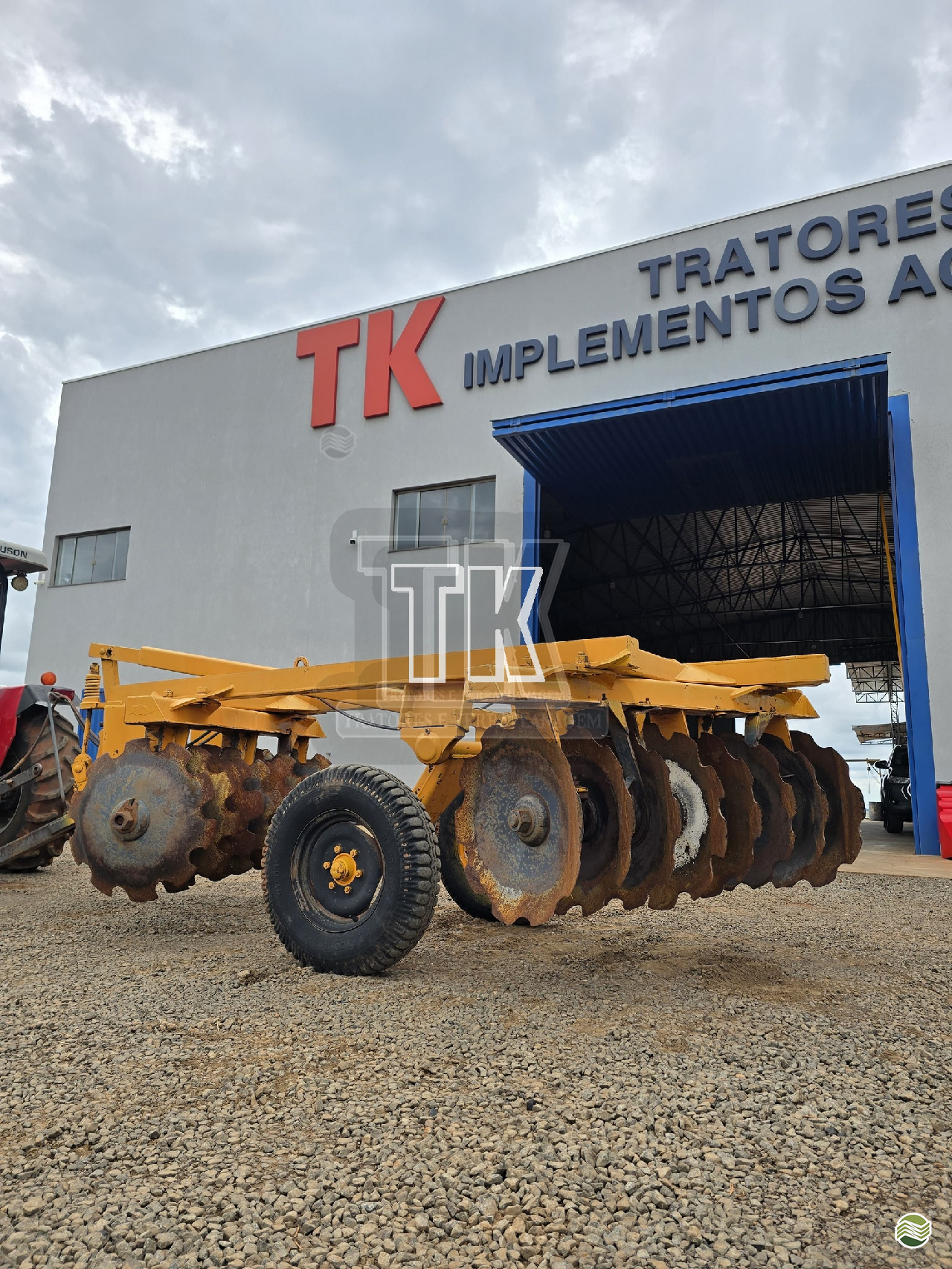 IMPLEMENTOS AGRICOLAS GRADE ARADORA ARADORA 16 DISCOS TK Tratores NOVA ANDRADINA MATO GROSSO DO SUL MS
